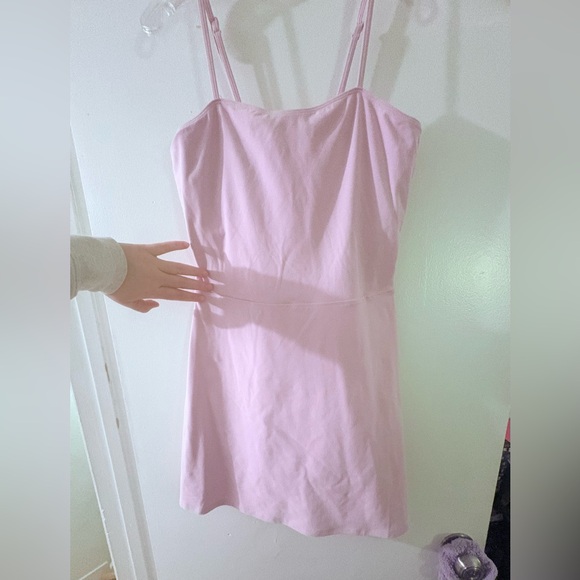 ALO YOGA - Alosoft Courtside Tennis Dress (Sugarplum) - Picture 3 of 13